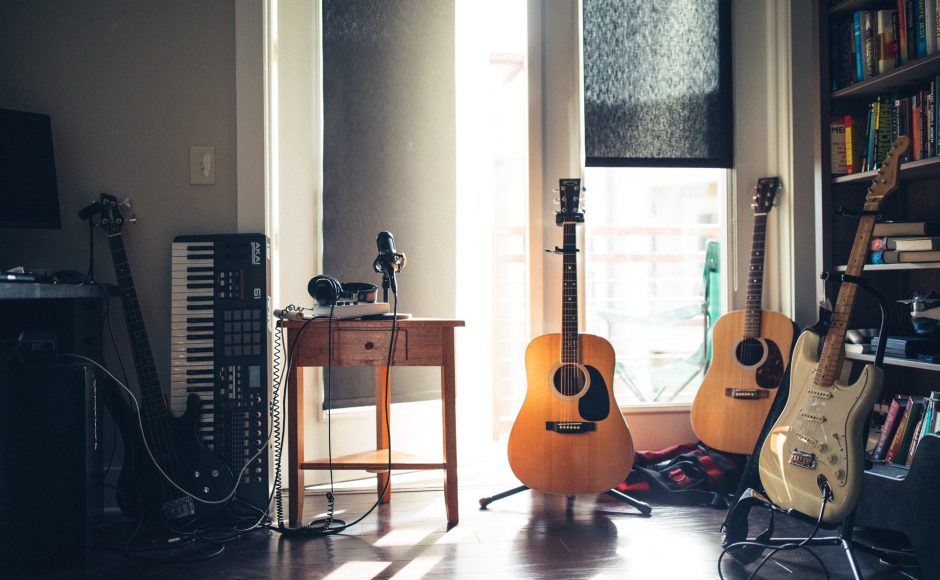 How to Set Up a Home Recording Studio for $1300 or Less